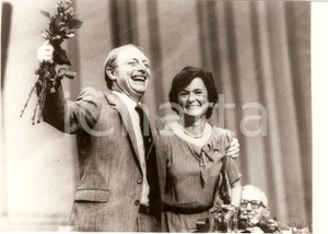 Fotografia d epoca originale 1983 BRIGHTON UK Neil KINNOCK New leader LABOUR Party with his wife Glenys Photo 1