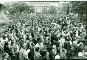 Fotografia d epoca originale 1990 PARIS Manifestazione vs profanazione cimitero ebraico di CARPENTRAS Foto 1