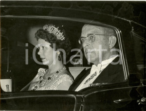 Fotografia d epoca originale 1945 ca UK? Principessa Elisabetta e Giorgio II di GRECIA in automobile Foto 1