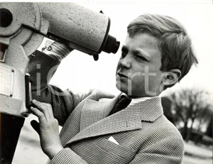 Fotografia d epoca originale 1958 STOCCOLMA Carlo Gustavo SVEZIA guarda da canocchiale panoramico Fotografia 1