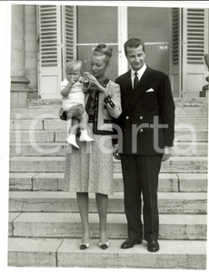 Fotografia d epoca originale 1960 ca BRUXELLES B Principi Alberto e Paola con primogenito Filippo Foto 1