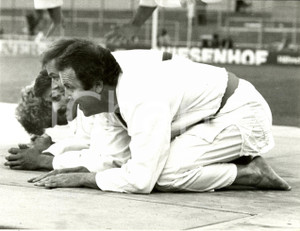 Fotografia d epoca originale 1981 MONACO D Gerold TANDLER Ministro Interno Dimostrazione JUDO Fotografia 1