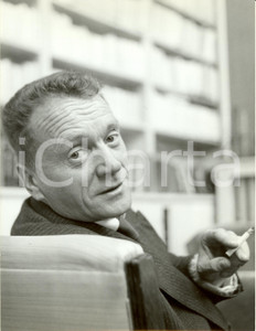 Fotografia d epoca originale 1960 ca FRANCIA Gilbert PROUTEAU ritratto dello scrittore che fuma Fotografia 1