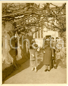 Fotografia d epoca originale 1940 ca ENGLAND SAINT PAUL S WALDEN  King George VI and Queen Elizabeth Photo 1