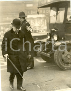 Fotografia d epoca originale 1936 LONDON UK Howard KINGSLEY WOOD arriving at House of Commons Photograph 1