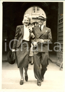 Fotografia d epoca originale 1939 PARIS Zita PERCZEL e il marito dopo la cerimonia nuziale al municipio Foto 1