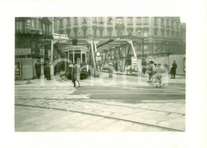 Fotografia d epoca originale 1959 MILANO PIAZZALE CORDUSIO Area riservata per i tram durante lavori LINEA 1 1