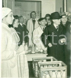 Fotografia d epoca originale 1941 MILANO Visita del Prefetto alla Centrale del latte O Fotografia 1
