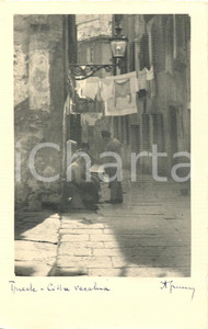 Cartolina originale da collezione 1931 TRIESTE Scena quotidiana nella CITTA  VECCHIA Cartolina animata FP VG 1