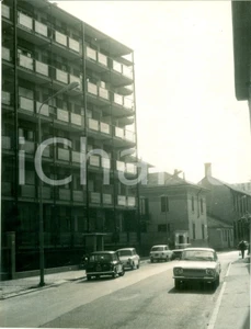 Fotografia d epoca originale 1960 ca VIGEVANO PV Scorcio di Via Trento Vera fotografia 1