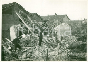 Fotografia d epoca originale 1940 ROBBIO PV WW2 Casa famiglia PAMPARONA distrutta da incursioni aeree FOTO 1