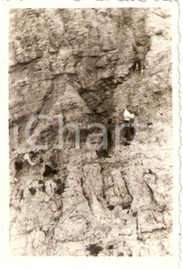 Fotografia d epoca originale 1946 VALSASSINA LC Passaggio in parete Cresta SEGANTINI Arrampicata Foto 6x9 1