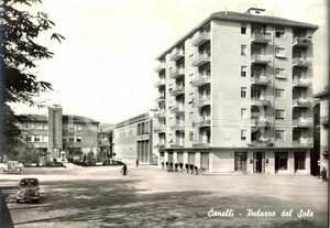 Cartolina originale da collezione 1955 ca CANELLI AT Veduta PALAZZO DEL SOLE  AUTO D EPOCA Cartolina animata 1