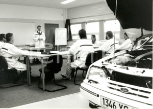 Fotografia d epoca originale 1990 ca L ISLE D ABEAU F LeÃ§on Centre de Formation Technique FORD Photo 1