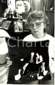 Fotografia d epoca originale 1993 COLMAR F Salone Lavoro Manuale  Artigiana mostra cuscino ricamato Foto 1
