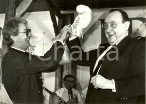 Fotografia d epoca originale 1987 BONN D HansDietrich GENSCHER riceve in dono guantoni da boxe Fotografia 1