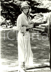 Fotografia d epoca originale 1981 LONDRA UK Bo DEREK con cappello e treccia allo zoo Fotografia 1