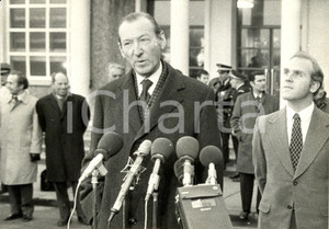 Fotografia d epoca originale 1973 BRETIGNY F Kurt Josef WALDHEIM Segretario ONU  Conferenza VIETNAM Foto 1