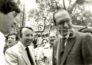 Fotografia d epoca originale 1981 PARIS F Georges SARRE et Jacques CHIRAC en campagne se rencontrent Photo 1