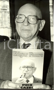 Fotografia d epoca originale 1988 PARIS F Edgar FAURE Prix CAZES pour livre Memoires de 1922 a 1955 Photo 1