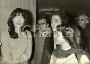 Fotografia d epoca originale 1981 ROISSYENFRANCE Liza ALEXEEVA raggiungerÃ  il marito negli USA Fotografia 1