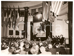 Fotografia d epoca originale 1954 LONDON General Alfred GRUENTHER meeting of British Atlantic Committee PHOTO 1