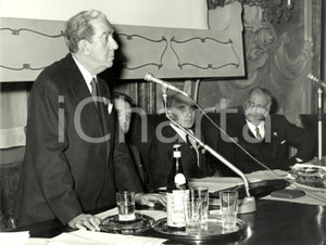Fotografia d epoca originale 1969 MILANO Fondazione CARLO ERBA Convegno INISM Relatori e acqua SANGEMINI Foto 1