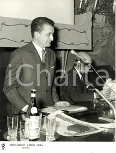 Fotografia d epoca originale 1969 MILANO Fondazione CARLO ERBA Convegno INISM Relatore parla acqua SANGEMINI 1
