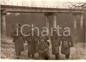 Fotografia d epoca originale 1950 ca URSS Militari dell ARMATA ROSSA Foto di gruppo durante esercitazione 1