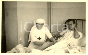 Fotografia d epoca originale 1941 WW2 BOLOGNA Ospedale SAN LEONARDO Suora CROCE ROSSA visita MUTILATO Foto 1