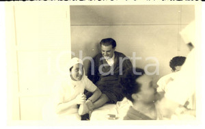 Fotografia d epoca originale 1941 WW2 BOLOGNA Ospedale SAN LEONARDO Suora CROCE ROSSA assiste mutilato Foto 1