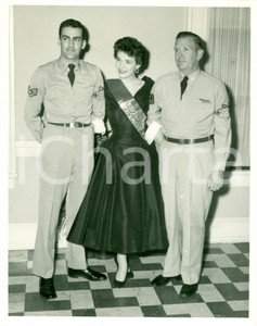 Fotografia d epoca originale 1955 ca NORTH CAROLINA U.S.A.F Miss Recruiting Detachment Recruiter Salesman 1 1