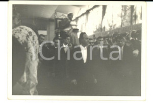 Fotografia d epoca originale 1970 ca Papa PAOLO VI benedice i fedeli dalla sedia gestatoria Foto 7 x 10 1