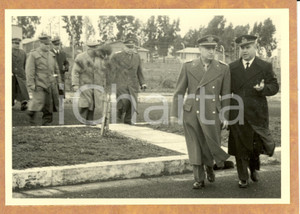 Fotografia d epoca originale 1955 BORGO PIAVE LT Domenico FORNARA Generale al centro per difesa aerea Foto 1