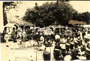 Fotografia d epoca originale 1930 BATAVIA INDONESIA Carrozza diretta al CONSOLATO ITALIANO per cerimonia 1