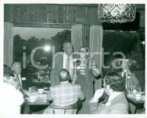 Fotografia d epoca originale 1980 FLORIDA ? USA U.S. NAVY Robert SERGEANT Paula HORVATH colazione ufficiali 1