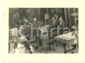 Fotografia d epoca originale 1936 BASSANO GRAPPA Raduno 31Â° Regg.to Artiglieria Ufficiali e fotografi al bar 1