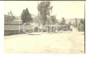 Fotografia d epoca originale 1960 ca BOLIVIA CICLISMO GIOVANILE  Atleti durante la gara Fotografia FP 1