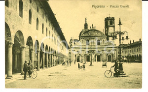 Cartolina originale da collezione 1916  VIGEVANO PV Piazza Ducale Cartolina ANIMATA militari in bicicletta FP 1