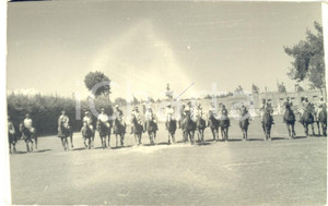 Fotografia d epoca originale 1950 ca BOLIVIA Squadra di militari in ricognizione a cavallo Fotografia FP 1