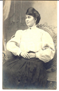 Fotografia d epoca originale 1910 ca STATI UNITI Ritratto di donna su poltrona di vimini Fotografia FP 1