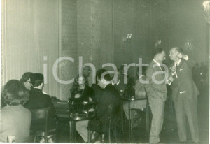 Fotografia d epoca originale 1963 MILANO Partita a carte con dirigenti Colorificio VERNIX Foto cm 10 x 7 1