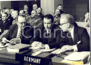 Fotografia d epoca originale 1964 NATO Delegazione tedesca Wilhelm GREWE Gerhard SCHROEDER KaUwe VON HASSEL 1