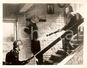 Fotografia d epoca originale 1958 CINEMA  DUNKERQUE Sparatoria tra soldati Foto di scena DANNEGGIATA 1