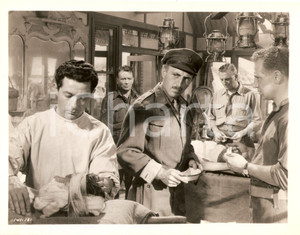 Fotografia d epoca originale 1958 CINEMA  DUNKERQUE John MILLS all ospedale militare Regia di Leslie NORMAN 1