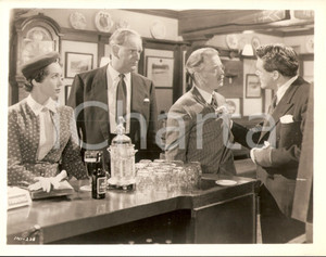 Fotografia d epoca originale 1958 CINEMA  DUNKERQUE Richard ATTENBOROUGH Bernard LEE rissa in un bar Photo 1