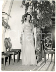 Fotografia d epoca originale 1966 PARIS MODA PRIMAVERA VINTAGE Abito da sera con corpetto ricamato Foto 1