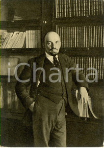 Cartolina originale da collezione 1969 MOSCA Propaganda URSS Vladimir LENIN davanti alla sua libreria al CREMLINO 1