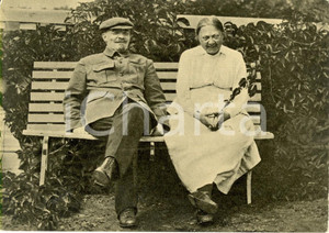 Cartolina originale da collezione 1969 MOSCA Propaganda URSS LENIN e moglie KRUPSKAYA nella loro dacia di GORKI 1