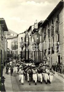 Cartolina originale da collezione 1956 GUBBIO PG Sfilata Festa dei CERI in onore di SANT UBALDO ANIMATA FG VG 1